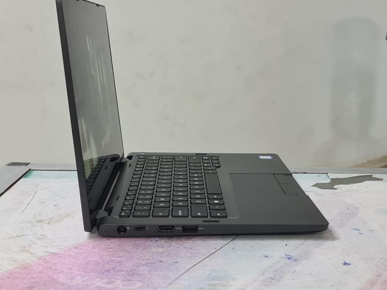 Dell Latitude 13 5300 2-in-1 8th Gen. Core i7 Ram 8 GB SSD 256GB 13.3 FHD Touch X360 Gorilla Glass Screen Windows 10 Pro