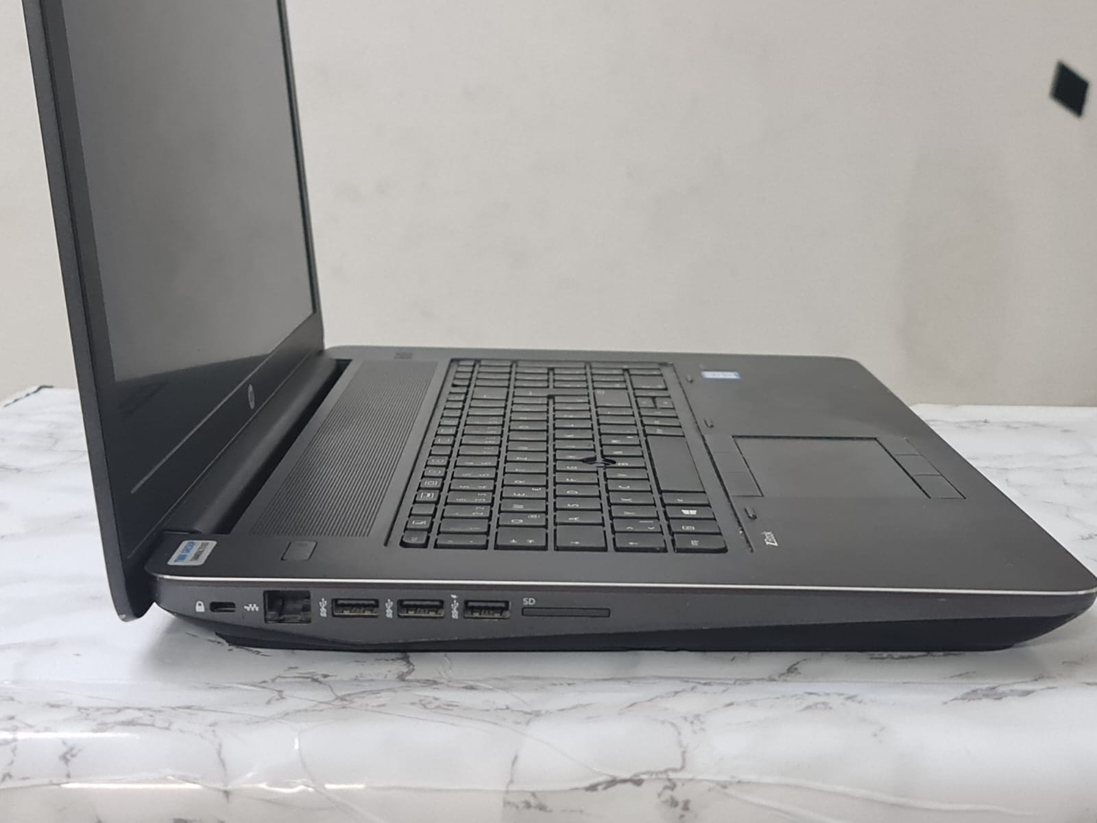 HP ZBOOK 17 G3 I7 HQ-hdd 512 ssd – ram 16g ddr4- NVIDIA M3000M اقوي لابتوب استيراد ورك استيشن حتي الان