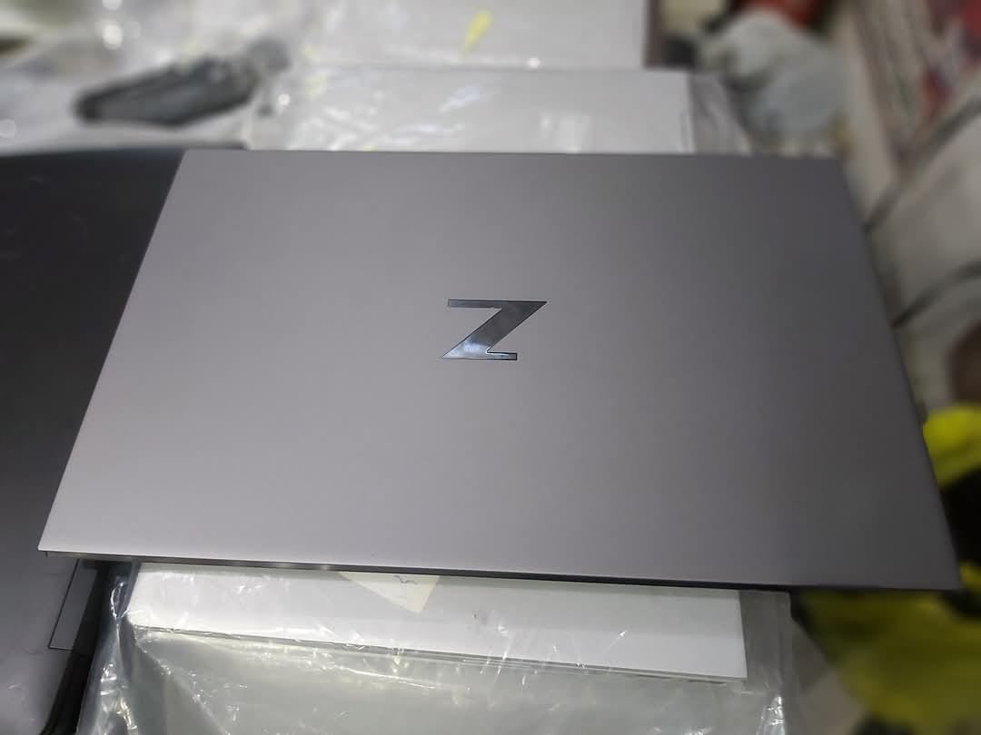 HP Zbook 15 G7 studio i710 - 3