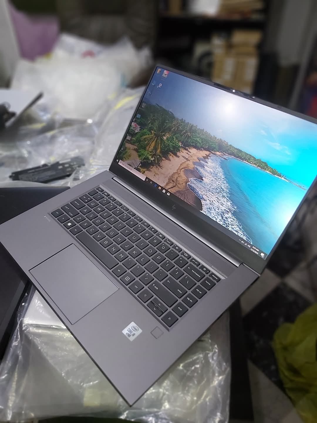 HP Zbook 15 G7 studio i710 - 6