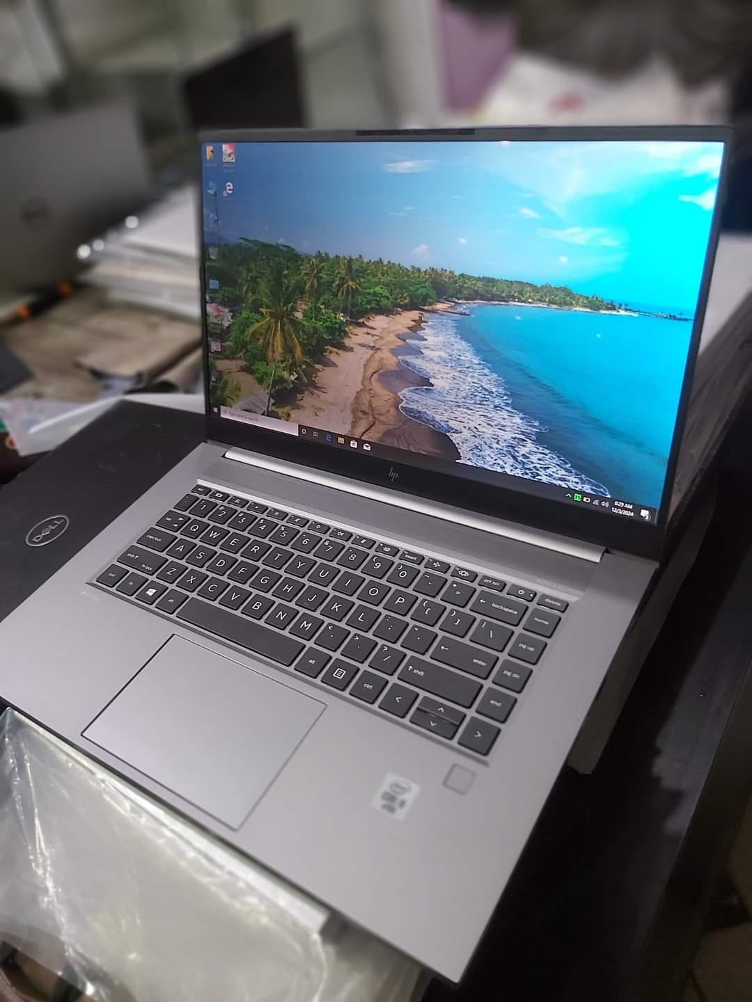 HP Zbook 15 G7 studio i710 - 10