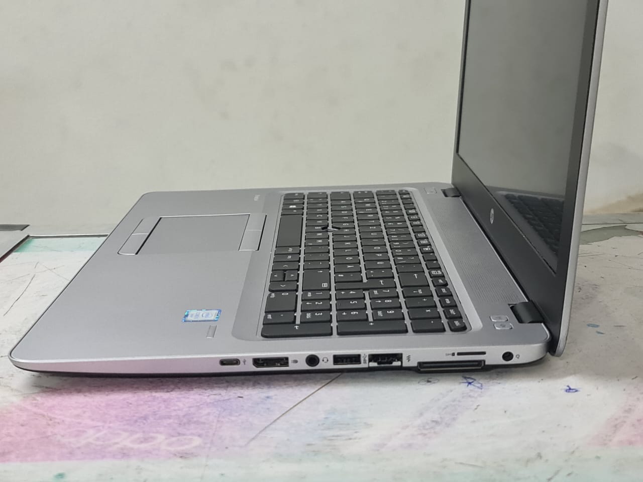 جيل سادس HP ELITEBOOK 850 G3 بحالة الزيرو وبشاشة 15.6 (هارد 128 + هارد 500 جيجا) رام 8 جيجا DDR4