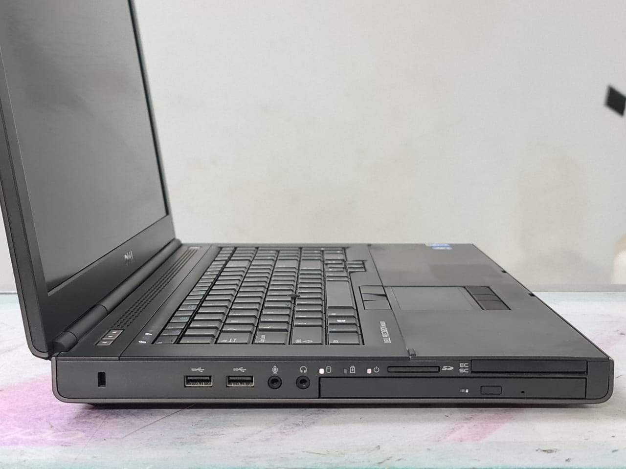 dell percision m6800 -اعلي برسسور – اعلي كارت فيجا – اعلي رامات – اسرع هاردات – م الآخر افضل اختيار لمهندسين الجرافيك ومحبي الالعاب الحديثة